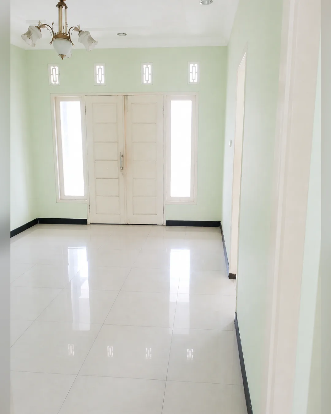 Foto 5 Ruko 2 Lantai Dijual di Manisrejo, Kota Madiun di Taman