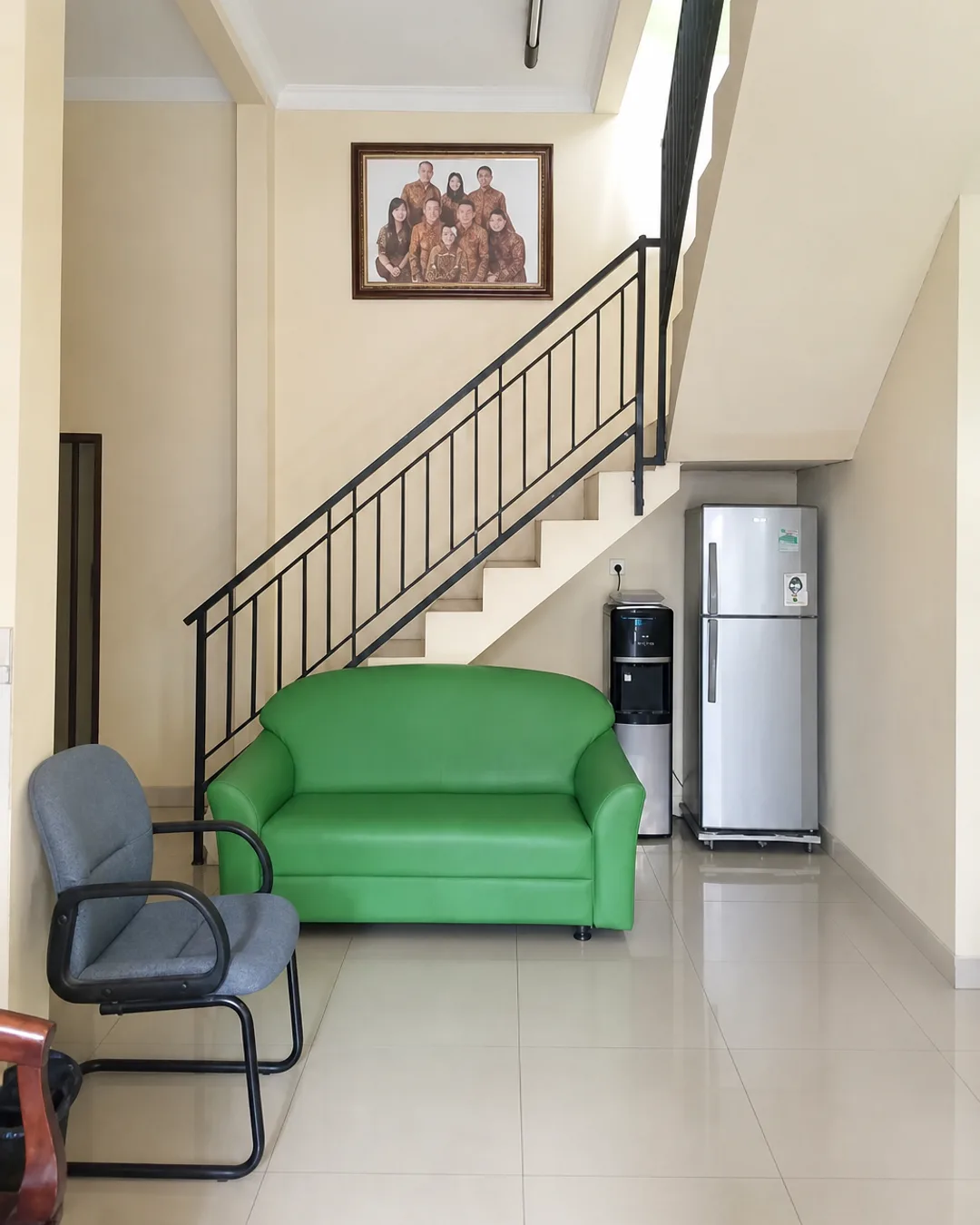 Foto 2 Rumah Dijual di Karang Tengah di Karang Tengah