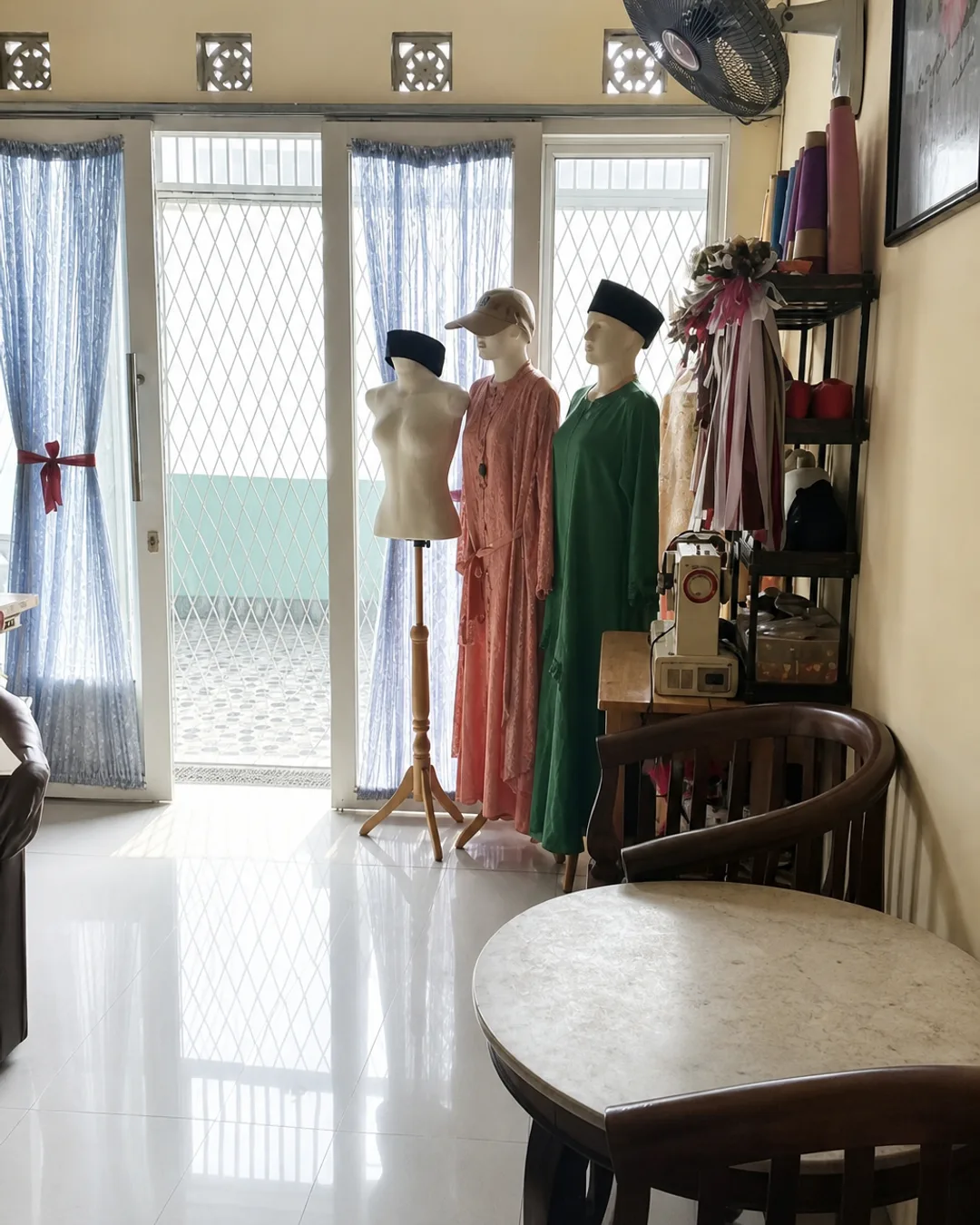 Foto 3 Rumah Dijual di Karang Tengah di Karang Tengah