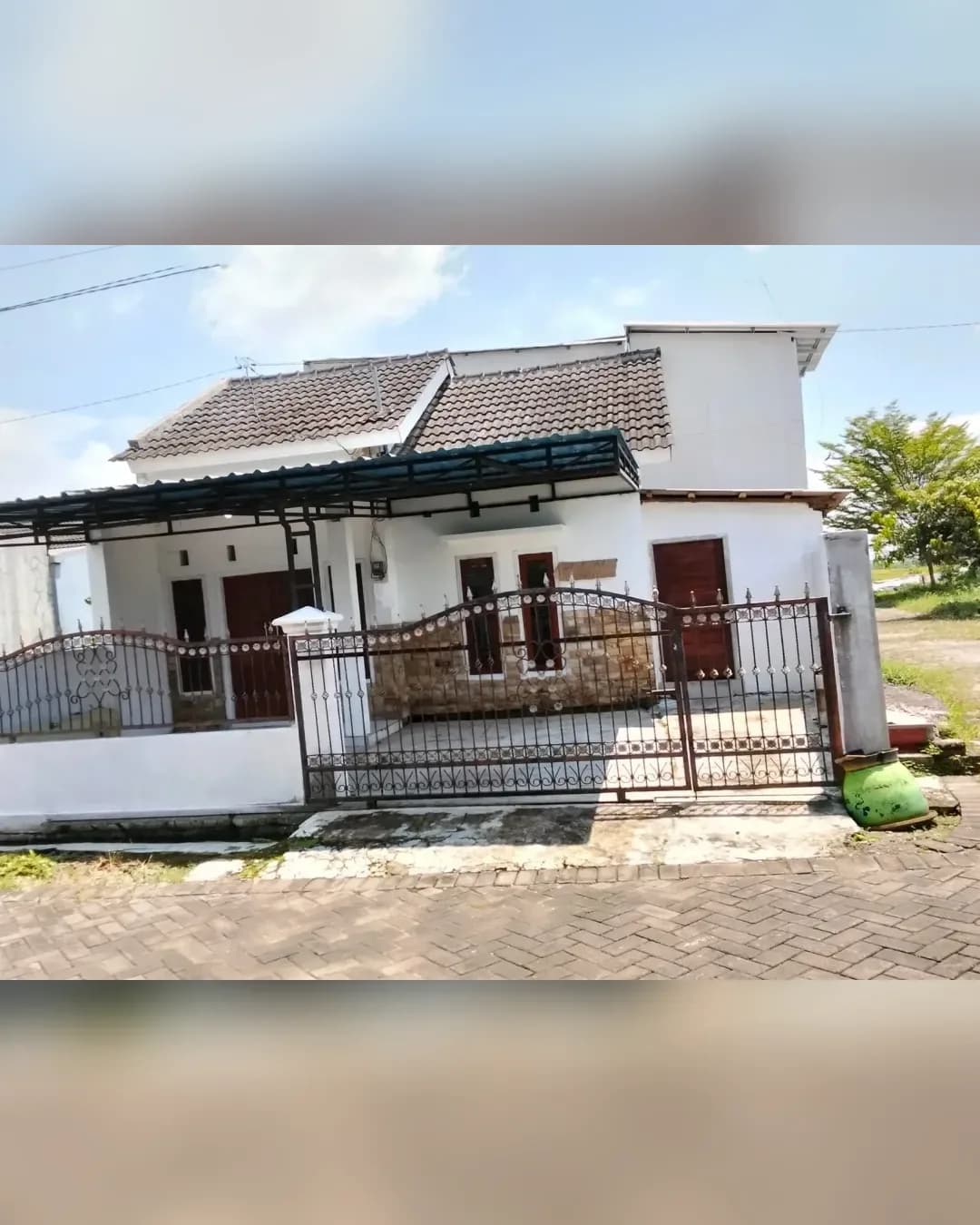 Foto utama Rumah Dijual di Genteng di Genteng