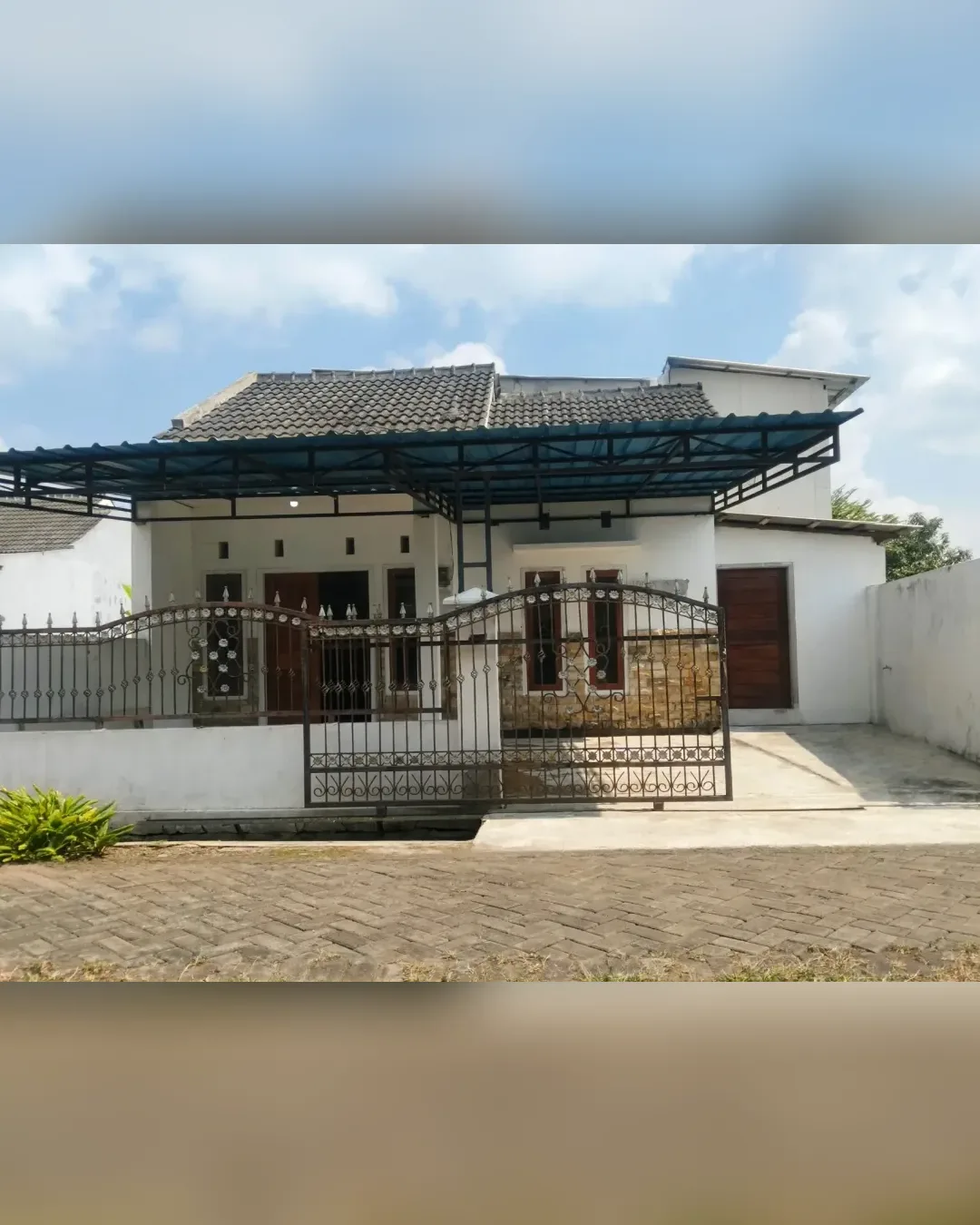 Foto 2 Rumah Dijual di Genteng di Genteng