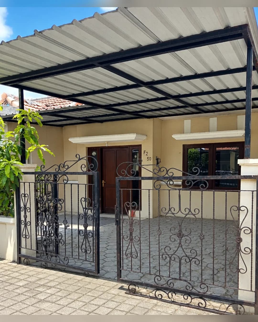 Foto 2 Rumah Dijual di Taman di Taman