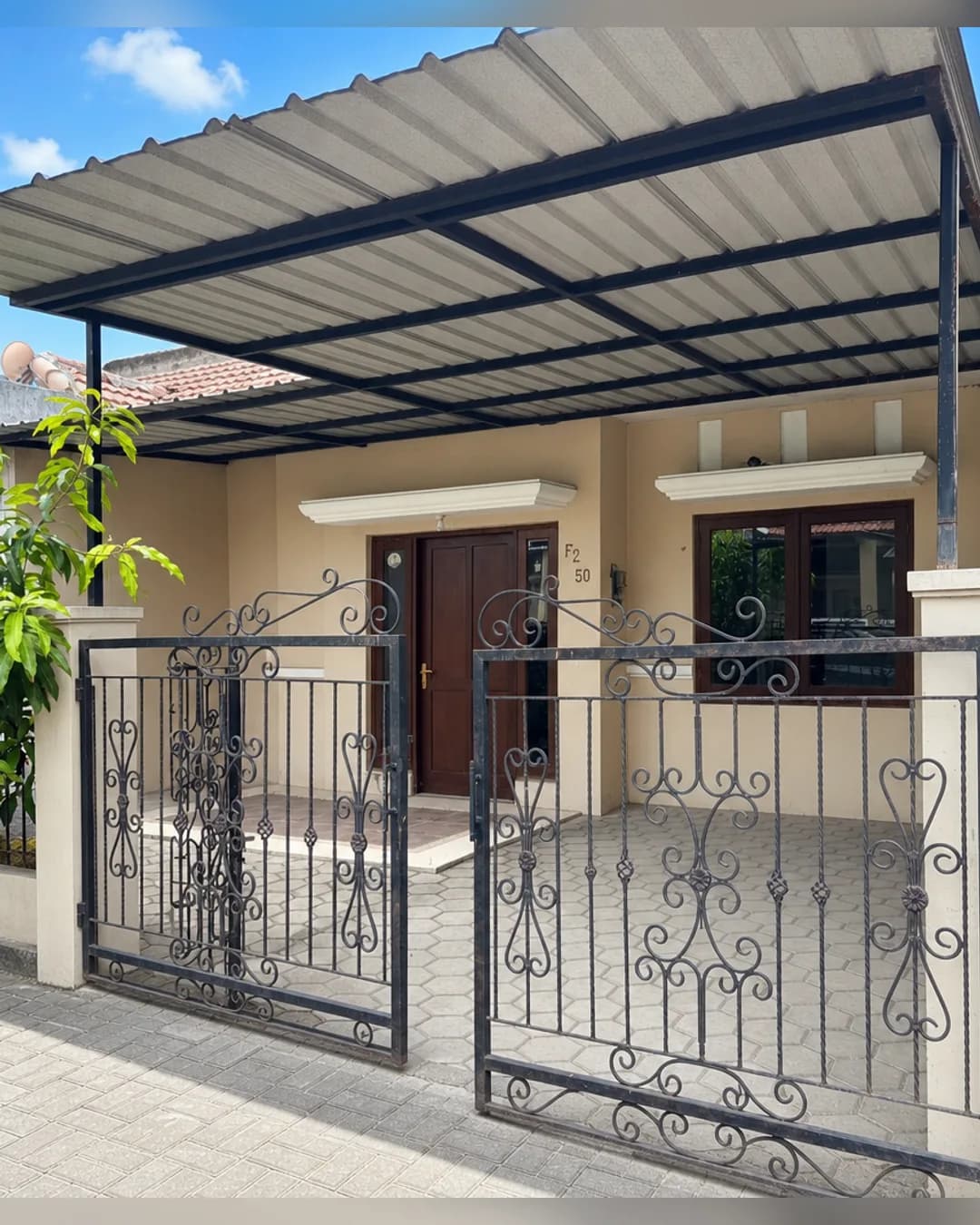 Foto utama Rumah Dijual di Taman di Taman