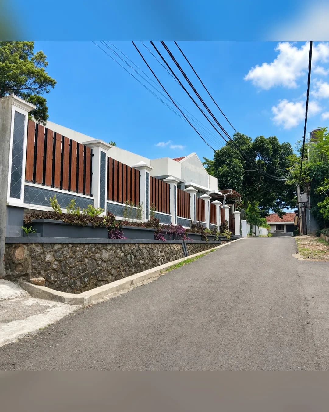 Foto utama Rumah Dijual di Karang Tengah di Karang Tengah