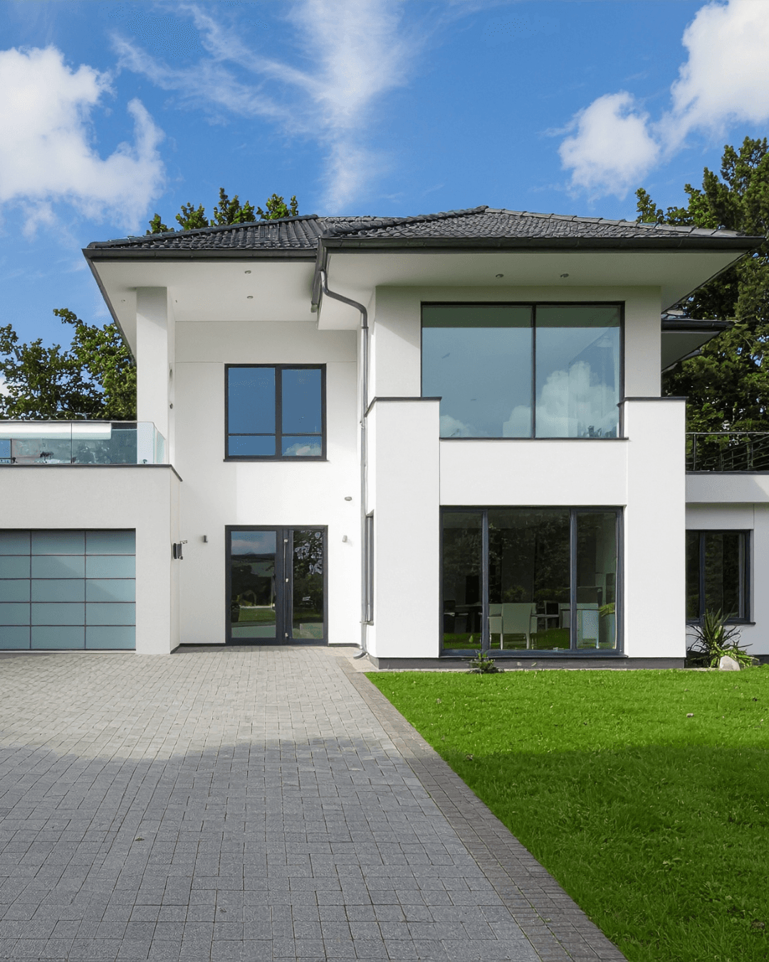 Foto utama Rumah Mewah Modern Tropis di BSD City — Siap Huni Premium di BSD Greenwich Park, Tangerang Selatan